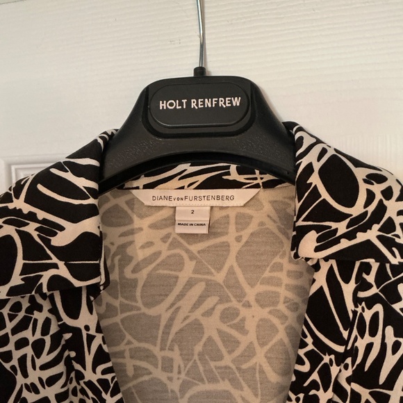 Diane Von Furstenburg Wrap Dress- Abstract Black and White Pattern - Picture 3 of 3